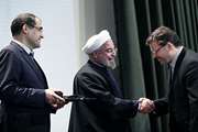 برگزیدگان دانشگاه علوم پزشکی تهران در نوزدهمین جشنواره رازی/از مرکز تحقیقاتی علوم غدد و متابولیسم به عنوان مرکز تحقیقاتی برگزیده تقدیر شد
